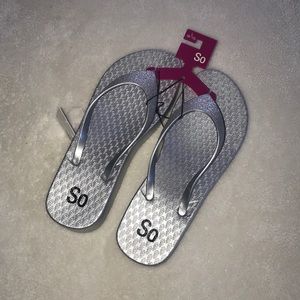 COPY - NWT SO flip flops